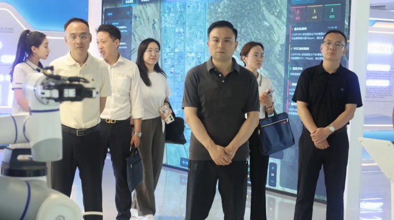 天津市科学技术局党委委员、副局长,一级巡视员,天开高教科创园管理委员会副主任方伟一行莅临雷神光电技术研究院调研指导 天津市科学技术局党委委员、副局长,一级巡视员,天开高教科创园管理委员会副主任方伟一行莅临雷神光电技术研究院调研指导