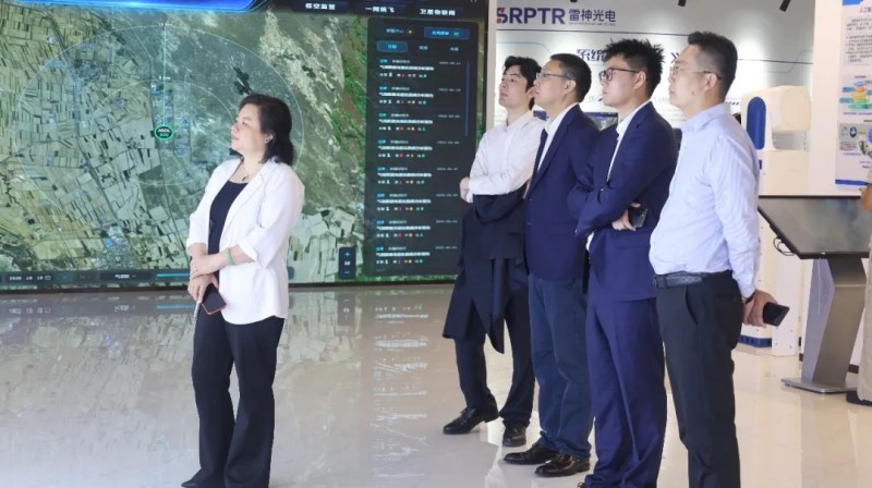 盈科证券有限公司董事葛琼英一行莅临雷神光电技术研究院参观交流-参观 盈科证券有限公司董事葛琼英一行莅临雷神光电技术研究院参观交流-参观