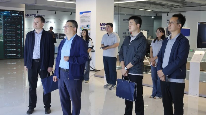 郑州市工信局未来产业处处长许军校一行莅临雷神光电技术研究院调研指导